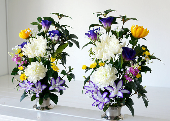 【１対セット】仏花(造花) 大輪菊と香花(シキビ)の仏花セット(white) 3枚目の画像