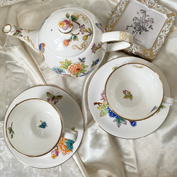 シノワズリ調ティーポット とカップアンドソーサー2客のお茶セット 3枚目の画像