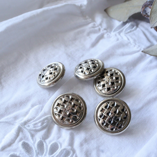 フランス18㎜ ヴィンテージボタン A1461 シルバー ボタン vmt antique