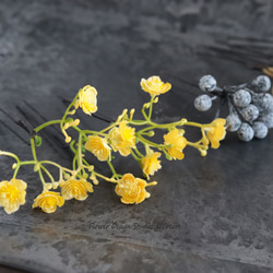 赤い薔薇と黄色いプチフラワーのヘッドドレス　美女と野獣　ウェディング　赤　バラ　薔薇　結婚式　発表会　髪飾り　披露宴 12枚目の画像