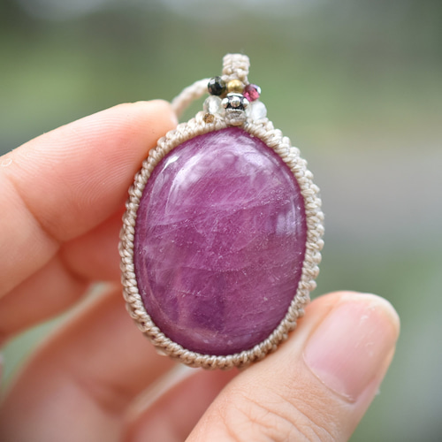 ピンクイリデッセンス☆中粒☆ルビー マクラメネックレス1204  