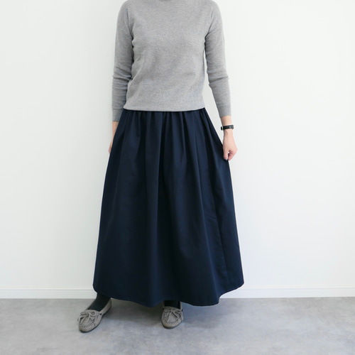 OURHOME　軽やか素材のギャザーロングスカート　ネイビ 軽やか素材のギャザーロングスカート – OURHOME