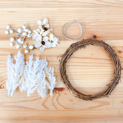 ホワイトとベージュ　パンパスグラスのハーフリース パンパスグラスのハーフリース パンパスグラス パンパス ドライ