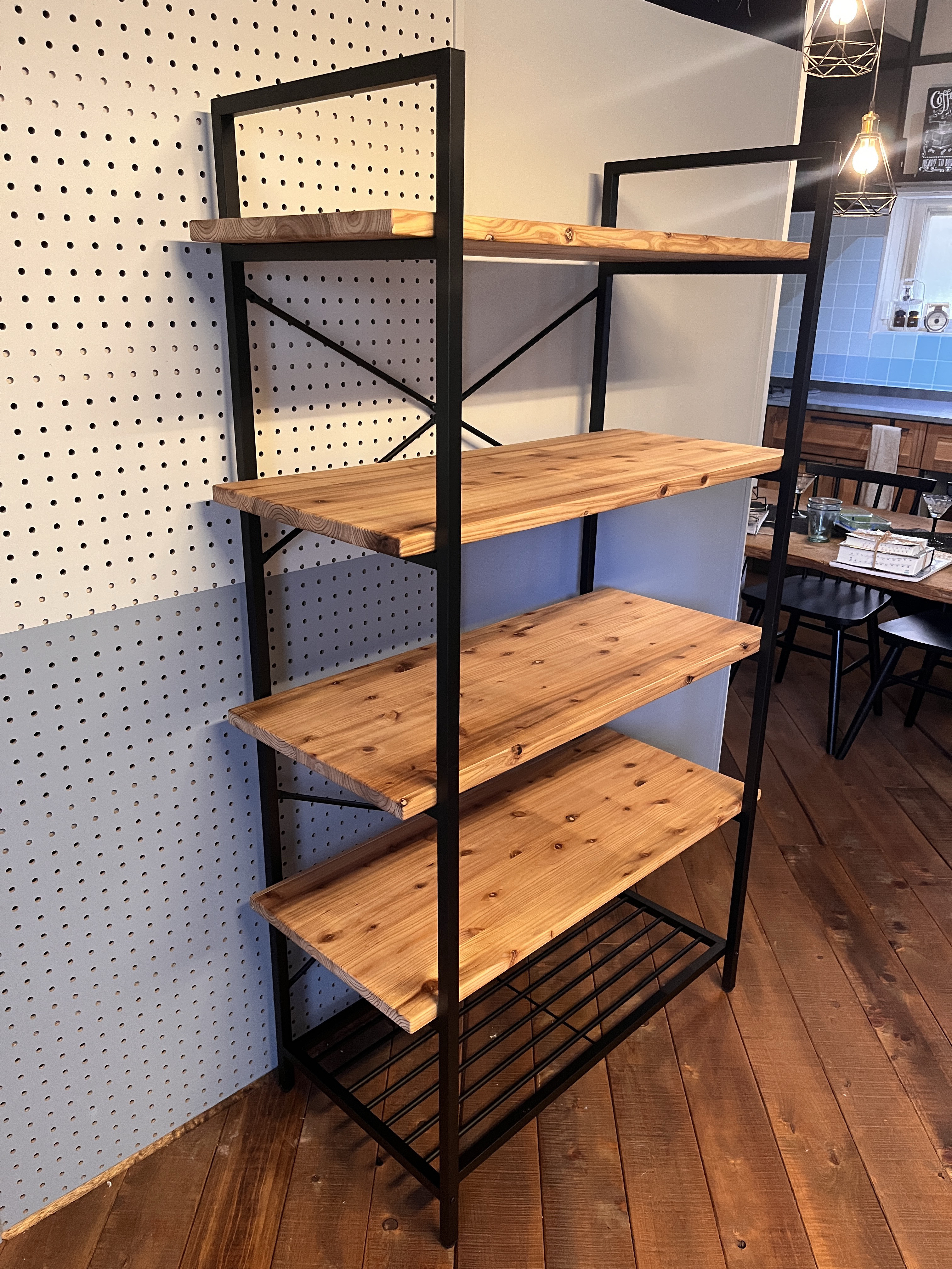 アイアンフレームの5段シェルフ 棚