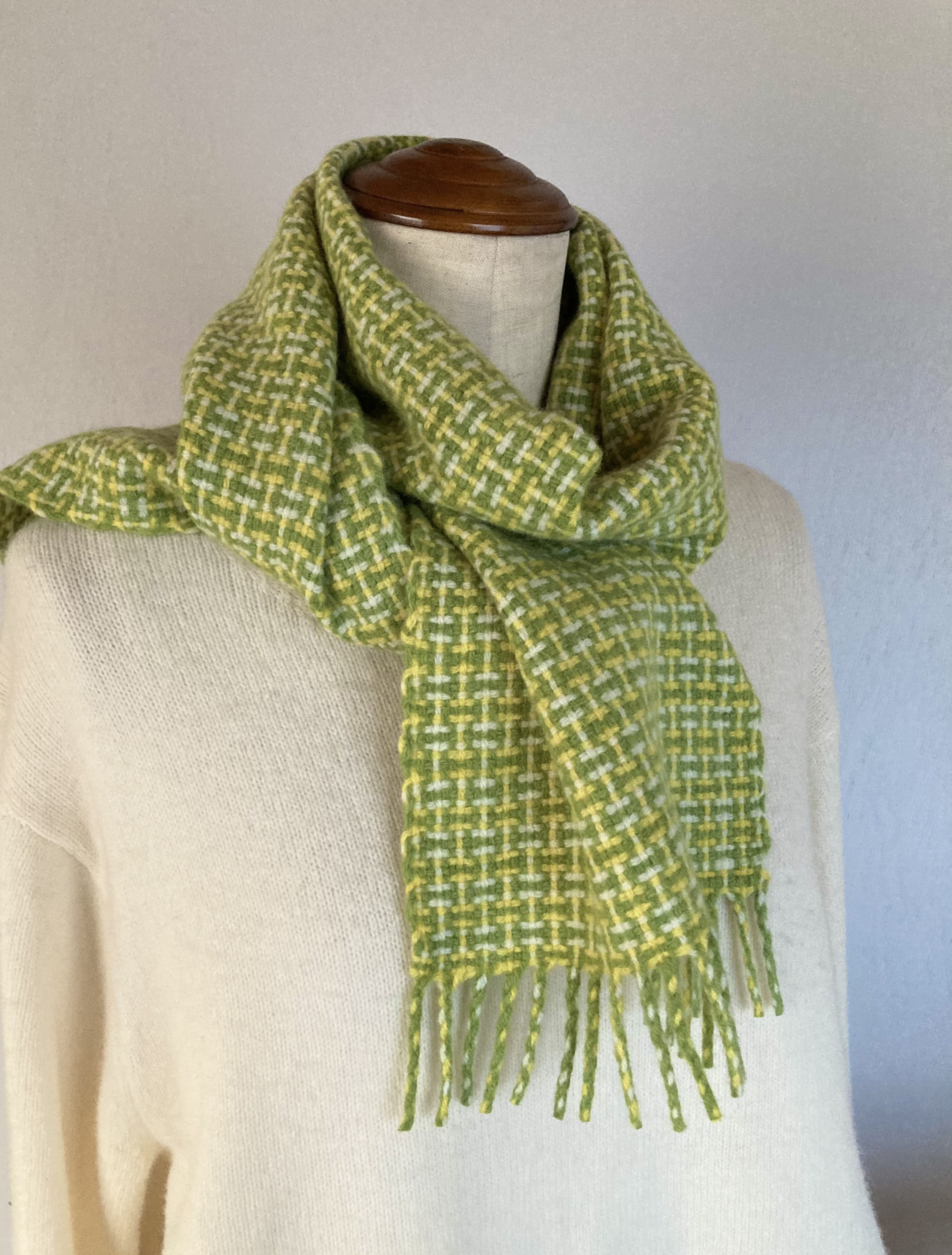 手織り・手染め　平織り3色マフラー　黄緑ベース