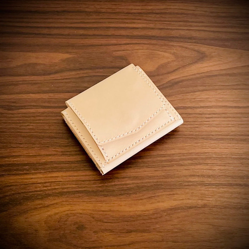 コンパクトウォレット（カラー：生成り） ヌメ革 栃木レザー サドル