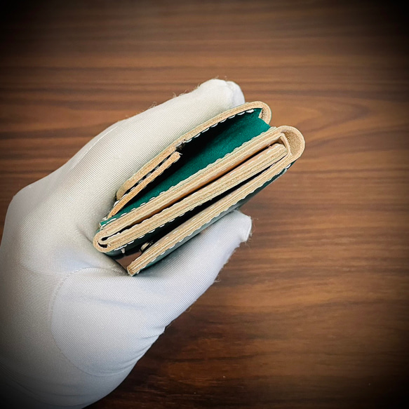 経年変化を楽しむ ミニ財布 コンパクトウォレット 総手縫い 小さい財布 本革 牛革 アクアグリーン 緑 革財布 ヌメ 5枚目の画像