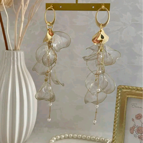 花びら ゴールド タッセル ディップアート 大ぶり ピアス