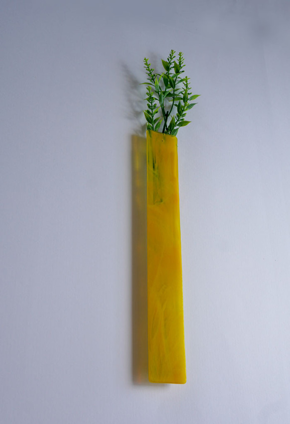 壁掛けOK｜マーブル模様の色ガラス一輪挿し・両面使える花器・花材付き 3枚目の画像