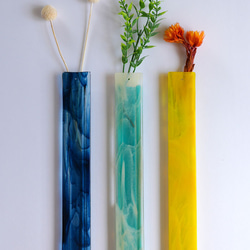 壁掛けOK｜マーブル模様の色ガラス一輪挿し・両面使える花器・花材付き 4枚目の画像