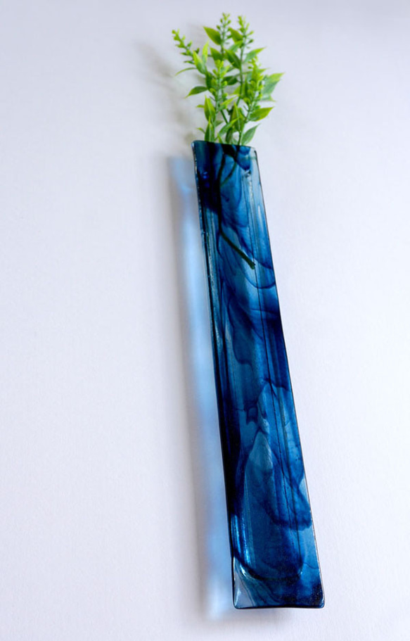 壁掛けOK｜マーブル模様の色ガラス一輪挿し・両面使える花器・花材付き 2枚目の画像