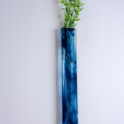 壁掛けOK｜マーブル模様の色ガラス一輪挿し・両面使える花器・花材付き 3枚目の画像