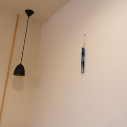 壁掛けOK｜マーブル模様の色ガラス一輪挿し・両面使える花器・花材付き 6枚目の画像