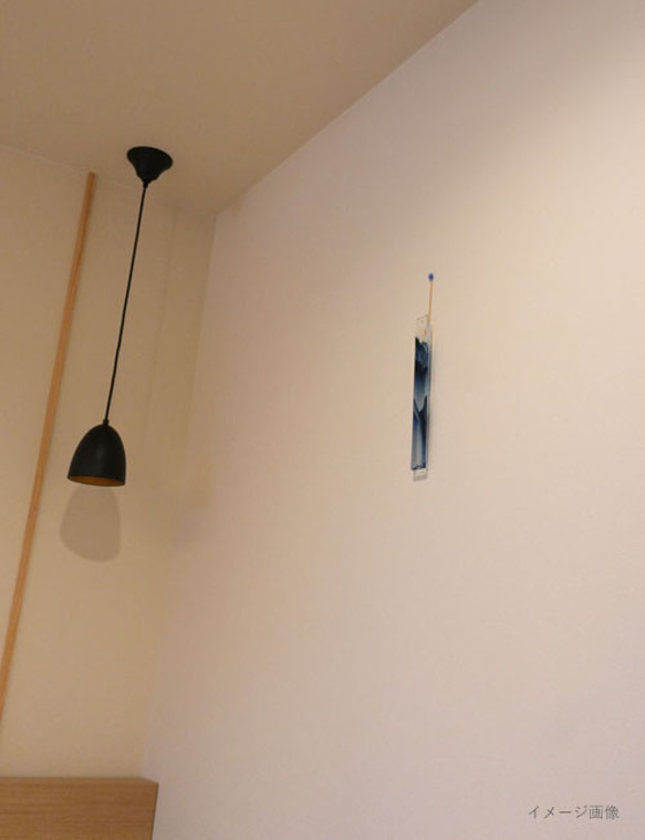 壁掛けOK｜マーブル模様の色ガラス一輪挿し・両面使える花器・花材付き 6枚目の画像