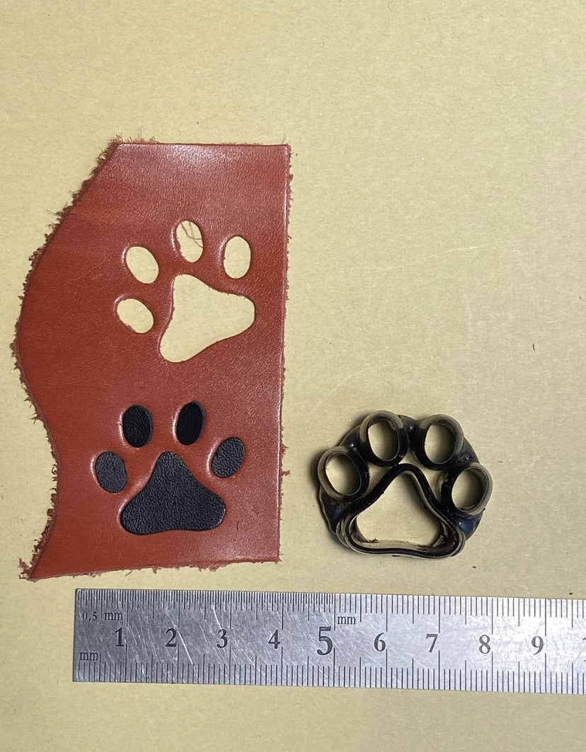 割引品 オセロ 革 レザー 肉球 犬 猫 かわいい おしゃれ
