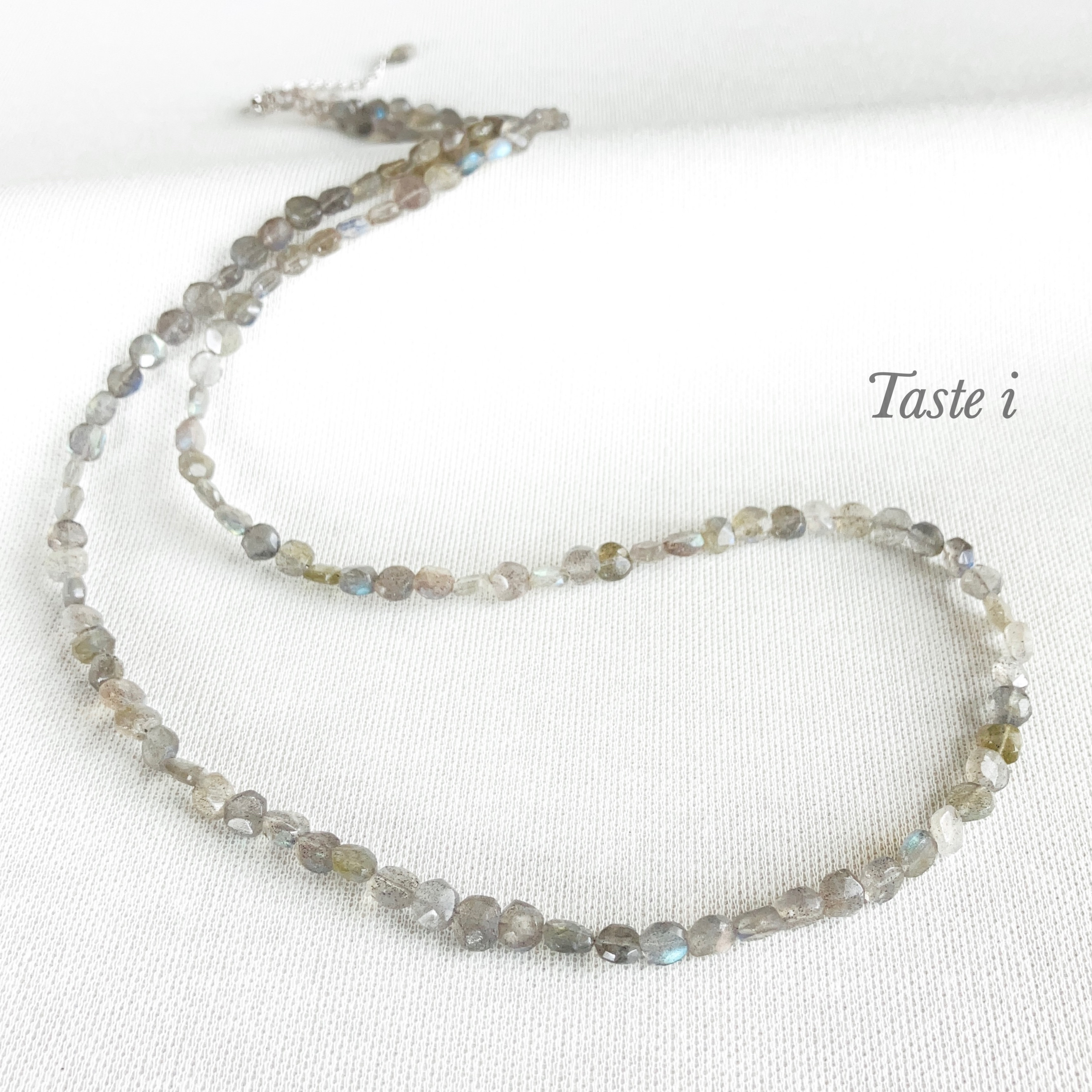 【大人テイスト】平円型のラブラドライト5.5ミリのロングネックレス　シルバー925〔20170〕