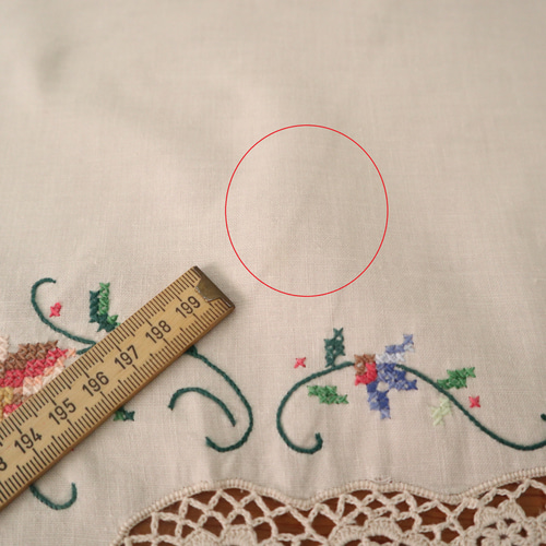 フランスの手仕事/手編みレースとお花のクロスステッチ手刺繍