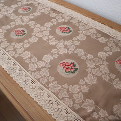 ドイツの手仕事/葡萄の手刺繍と葡萄の葉のダマスク織り生地 テーブルランナー　(ヴィンテージ) 3枚目の画像