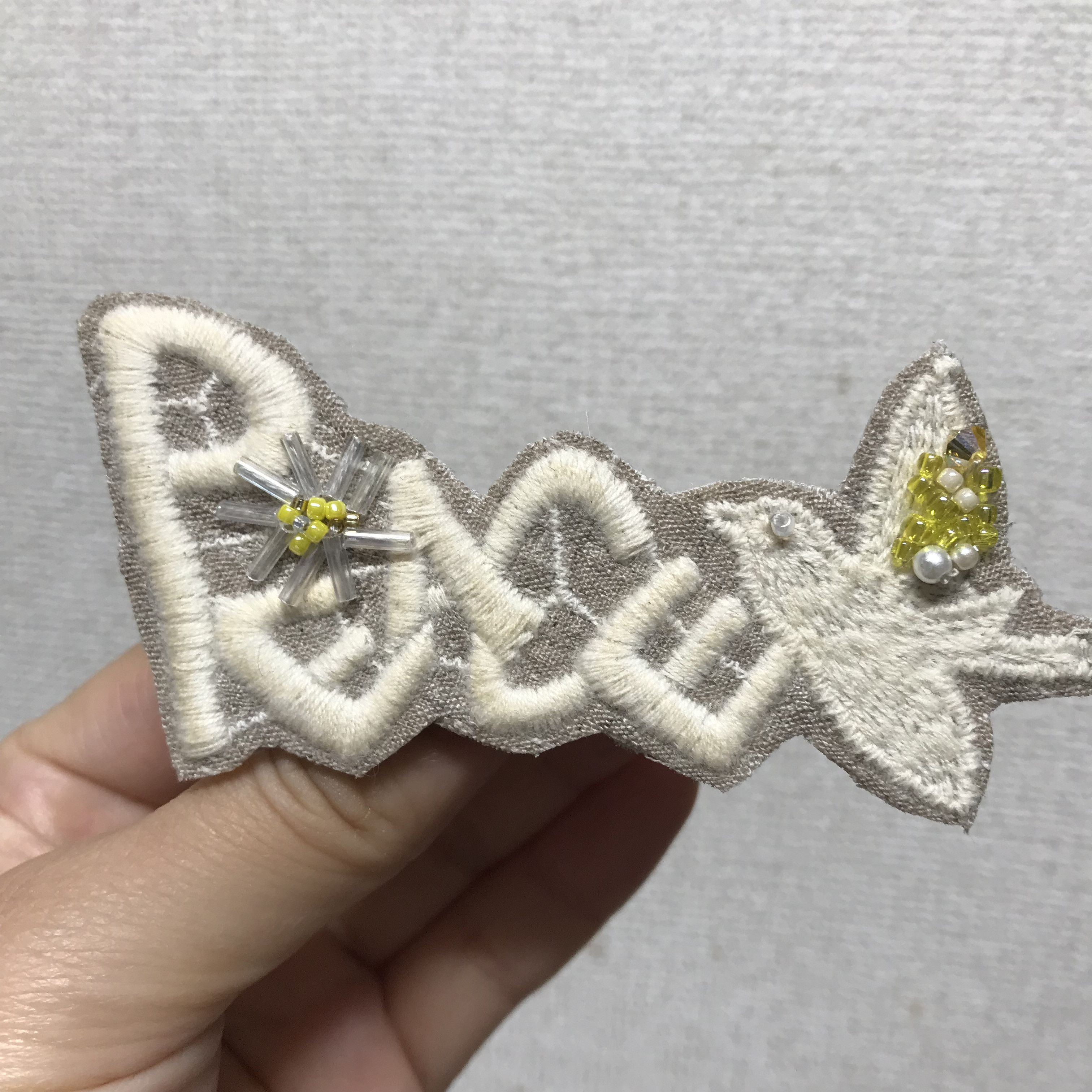 再販*peaceブローチ〇ミナペルホネン ブローチ chaki 通販