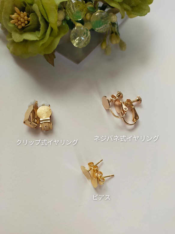 【つまみ細工】秋色ピンクとカーキのお花ピアス/イヤリング（正絹 １点モノ） 4枚目の画像