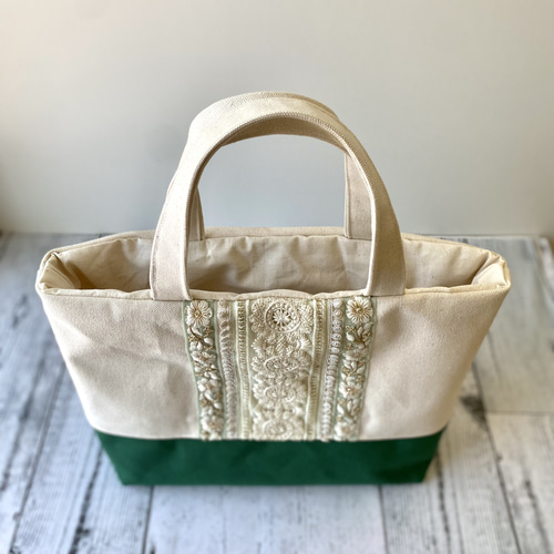 インド刺繍ハイクラスホワイト　トートバッグ　ハンドメイド インド刺繍ハイクラスホワイト トートバッグ ハンドメイド