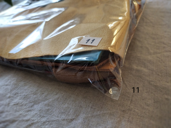 【送料込】革のハギレセット11　牛ヌメ革　ピッグスキンレザー　カラフル 2枚目の画像