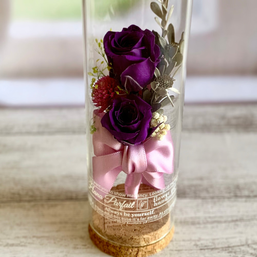 紫のバラのボトルフラワー / 花言葉 気品 高貴 尊敬/ 卓上 置物 瓶