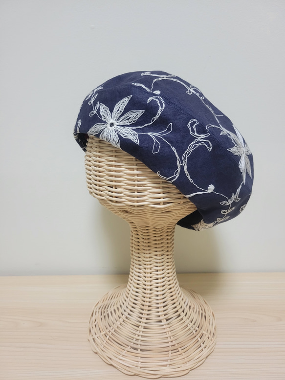 コットンリネン　刺繍　ベレー帽 2枚目の画像