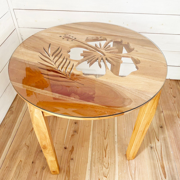 ハワイアンテーブル ラウンドテーブル 天然木製家具 ハイビスカスの無垢テーブル 丸い机 ガラスの天板 マホガニー材 花 2枚目の画像