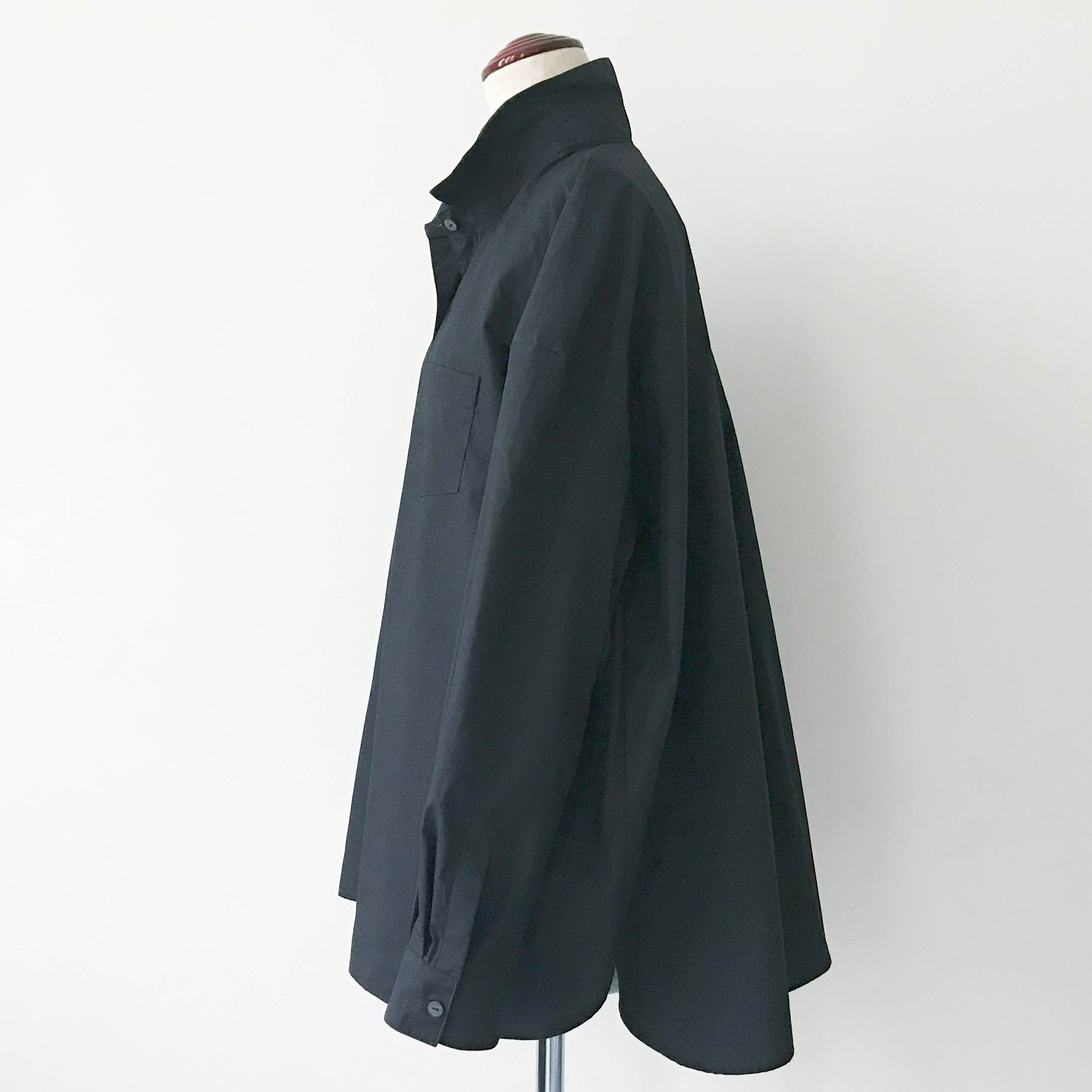 コエリブラウスPart2 ＜衿を立てて着るオーバーサイズ白シャツ＞ ～タイプライター黒～