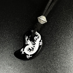 【目標達成をサポートする力を与える】皇帝龍 銀彫オニキス 勾玉 スエードコード ネックレス ｍｙ２ 2枚目の画像