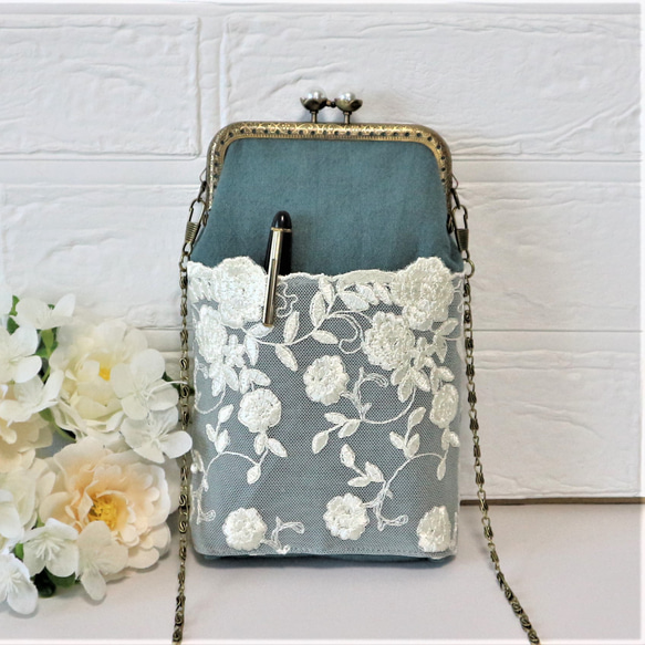 ダークブルーグリーン地にアイボリーの薔薇の花の刺繍チュールレースを  