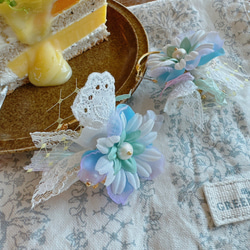 {Clear Blank Daydream} 日仏カントリースタイルのクールなカラーマッチングの花柄レースリボンフープイヤリング 4枚目の画像