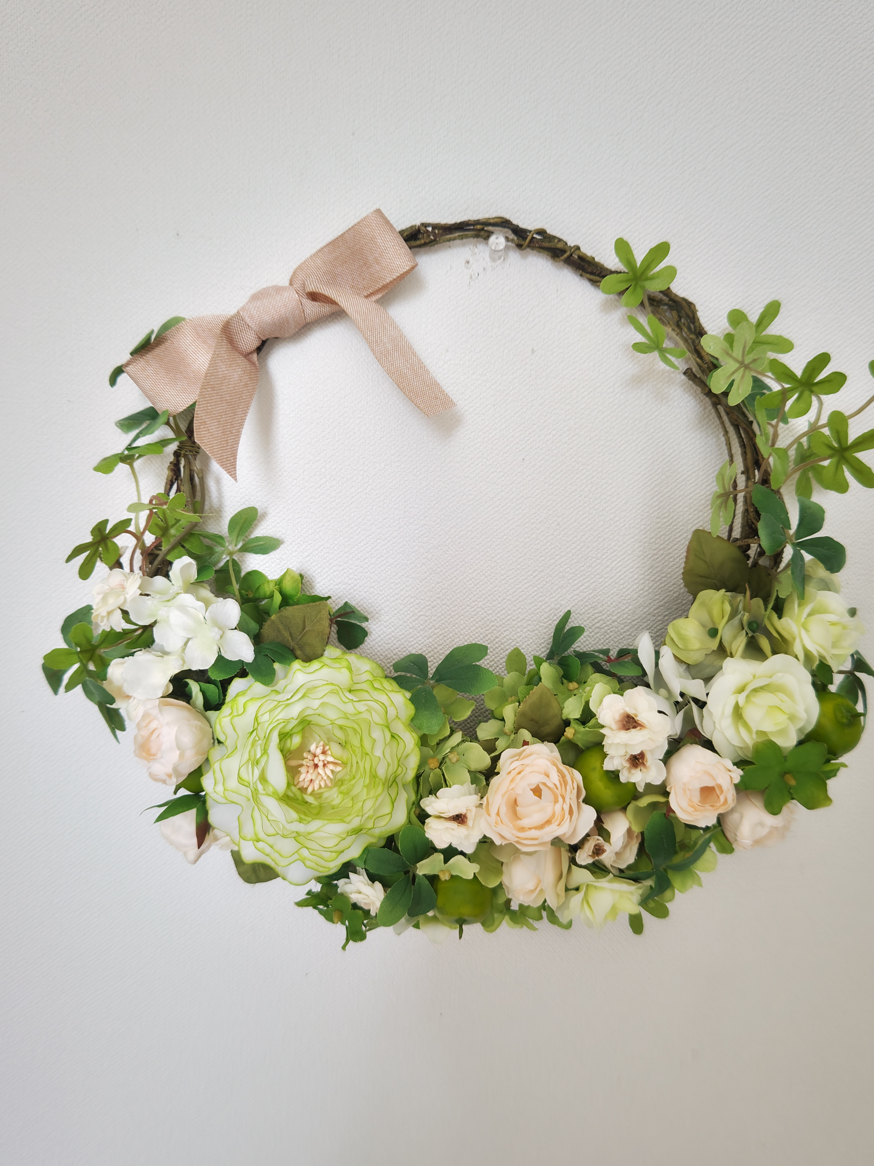 幸せナチュラルグリーンと青りんごのリース