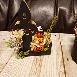 ハロウィンの2種アレンジ＾＾ブラックなリメ缶と木製のアレンジ　かぼちゃ 2枚目の画像