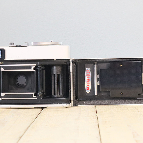 コニカ　Konica C35 フィルムカメラ 美品です！ 楽天市場】【整備済】【保証付 】 コニカ KONICA C35 Flashmatic