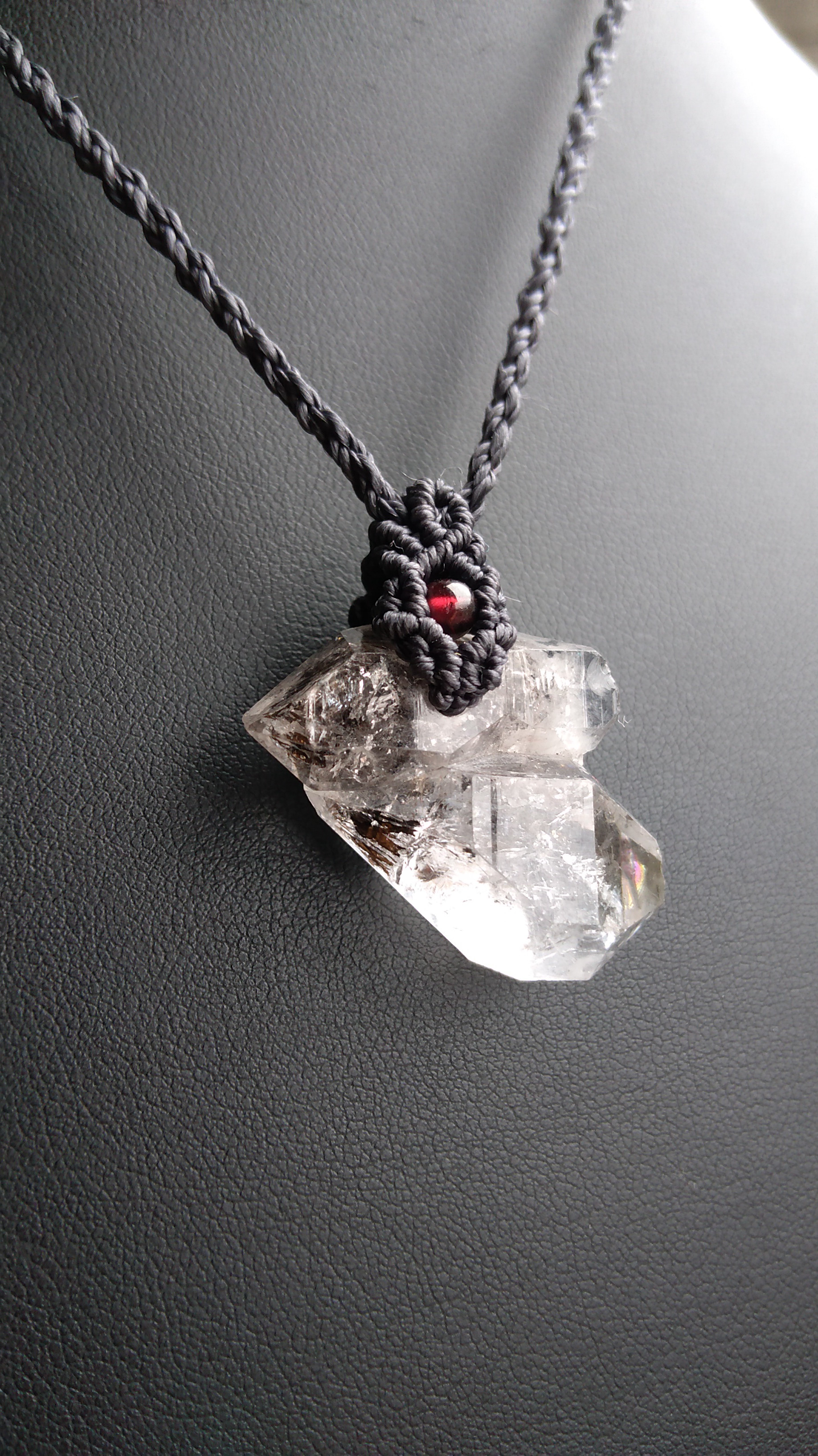 マスタークリスタル（ダブルポイント）の天然石マクラメペンダント[PEN-46]