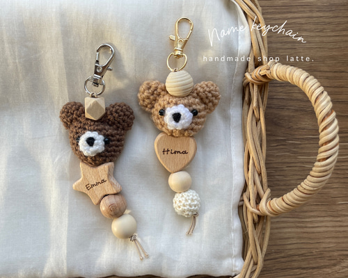 あみぐるみ くまキーホルダー(ピンク)535 受注製作】「子熊ちゃんリボン」あみぐるみくまキーホルダー｜ぬい撮り