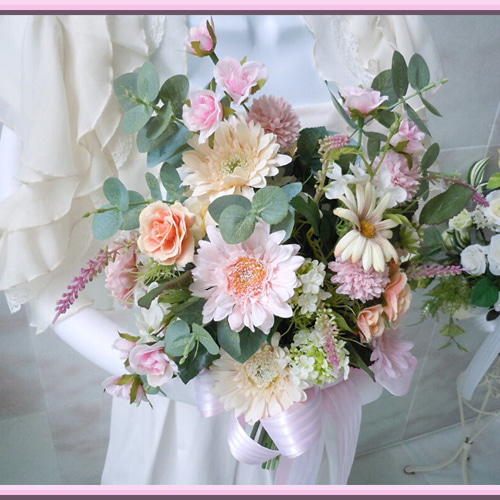 アーティフィシャルフラワー　高級造花　ガーベラクラッチブーケ 楽天市場】ガーベラのクラッチブーケ＊受注製作 : stock color