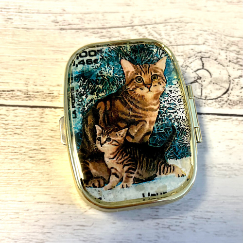 ビンテージ猫ピルケース