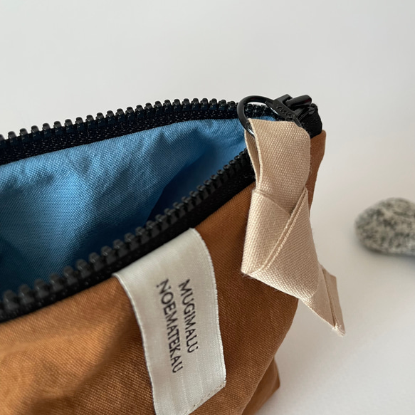 poitto14 マチ5 天然色素染NYLON POUCH.Catechu×Indigo. 2枚目の画像