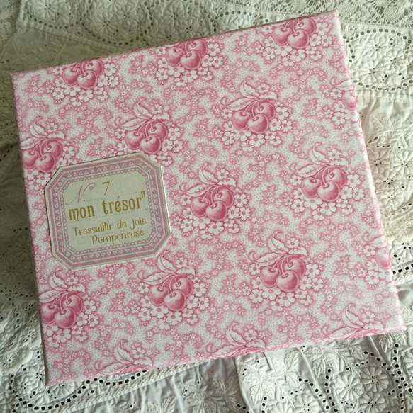 さくらんぼがいっぱいの紙箱*　優しいピンク色　フランスアンティーク好きさんへ 6枚目の画像