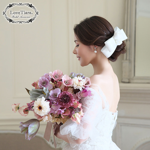 【sts】Love Tiara リボン　サテン　ブライダル　ヘアアクセサ sts様専用】Love Tiara リボン サテン ブライダル ヘアアクセサ