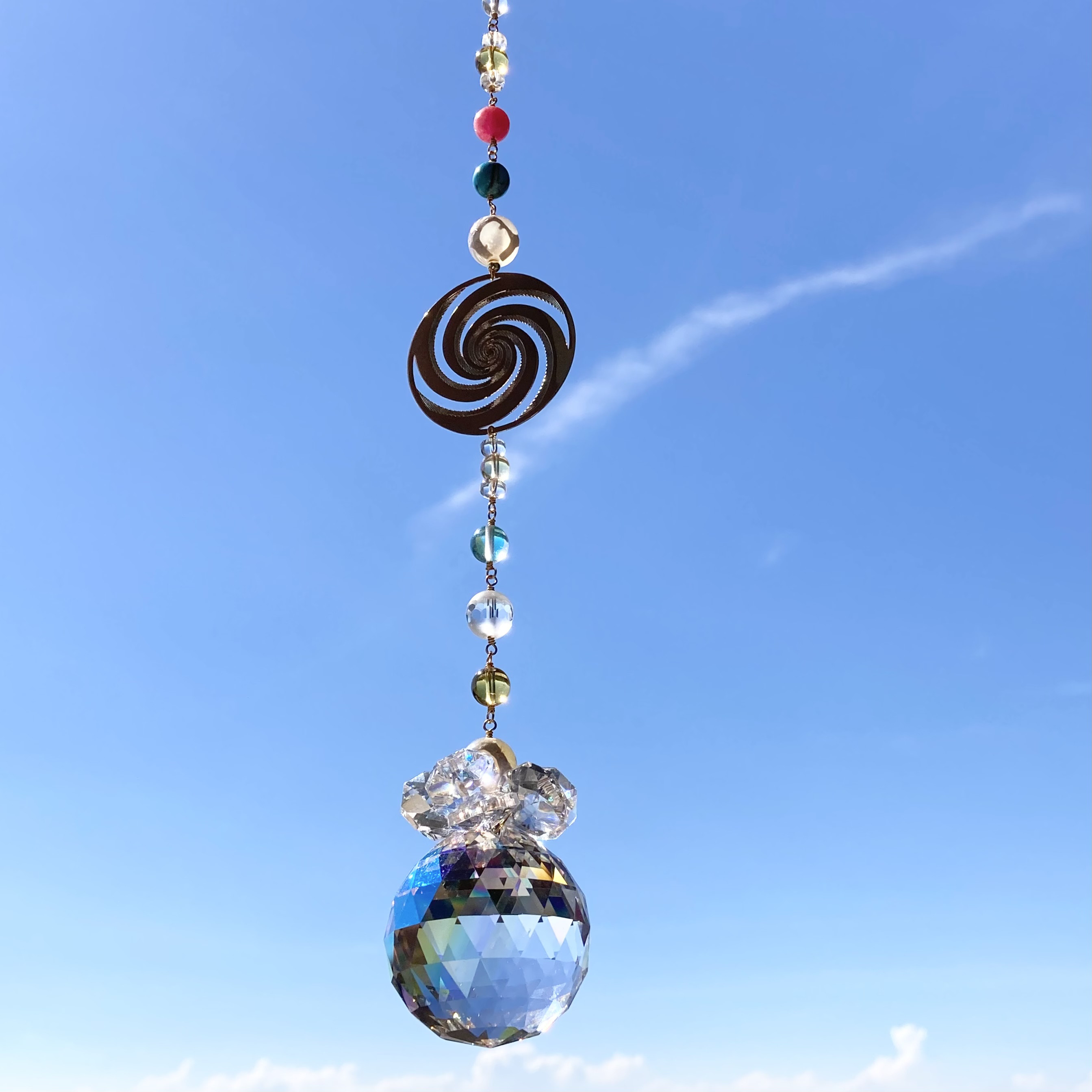 刺激的なパワフルさを♡神聖幾何学模様スパイラルとブルーABのサンキャッチャー