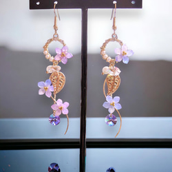 再販3】ラプンツェル フラワーウェーブのアシンメトリーピアス