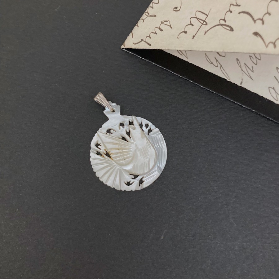 マザーオブパールベツレヘムチャーム　バードブローチ　アンティークジュエリー　スターブローチ　コスチュームジュエリー