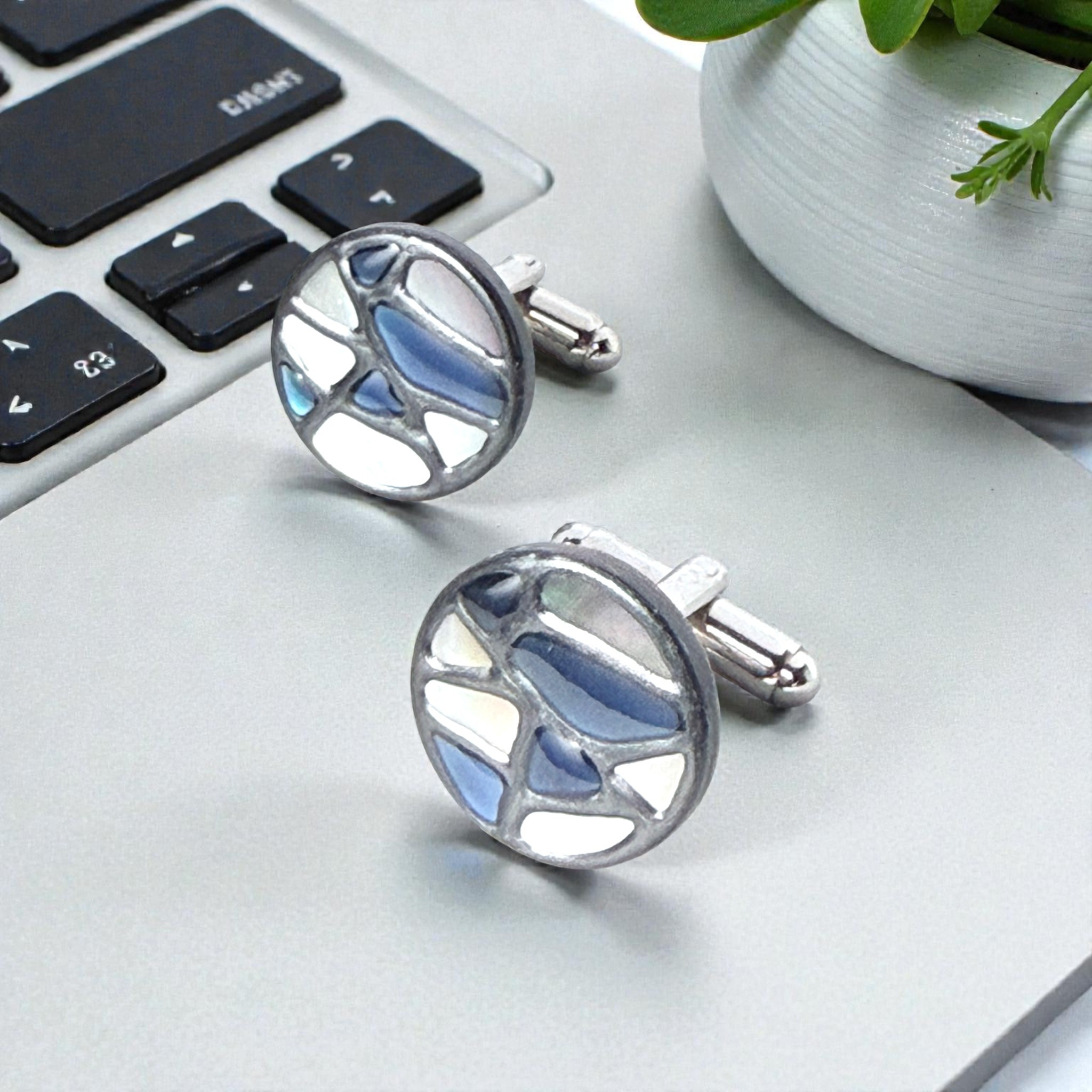 青鈍（あおにび）— Stained Glass Mosaic カフスボタン Premium 053