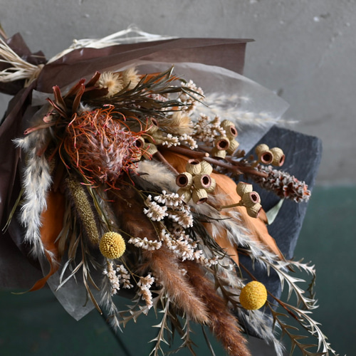 ピンクッションの横型秋色スワッグ