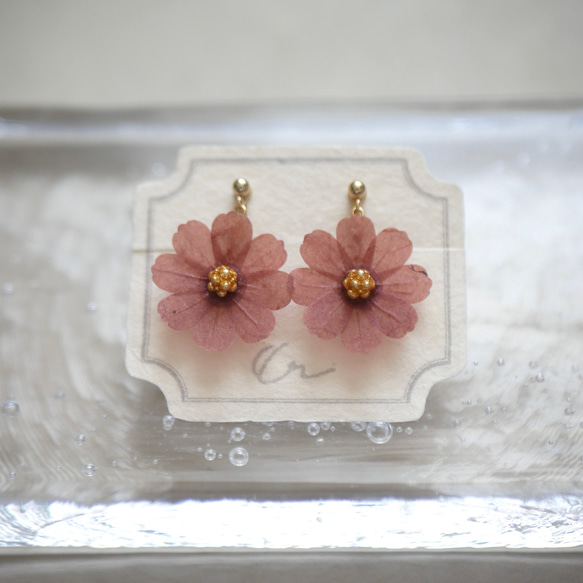 和紙の花 「秋桜」ブラウン 　イヤリング／ピアス 　　チョコレートコスモス 2枚目の画像