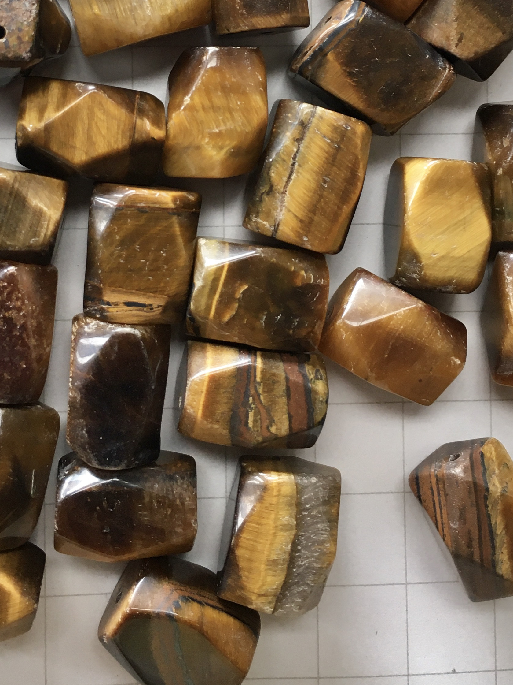 420 キャラメルみたいな虎目石 【ランダム特価6石】樽型